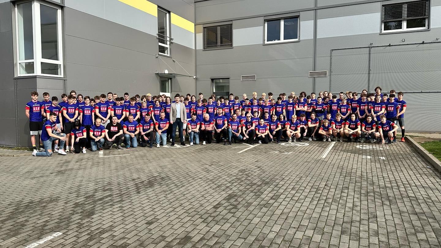 GSA kemp – spoločná fotografia v modrých tričkách